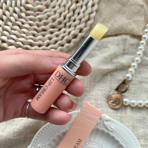 Sáp dưỡng môi không chì cho bà bầu